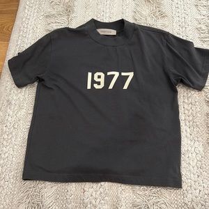 Essentials fear of god tee shirt size S